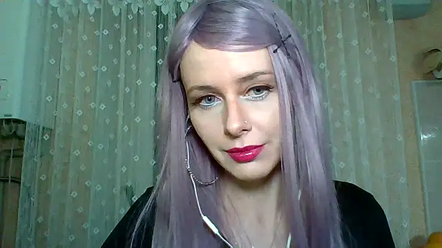 Snapshot of LuminousLady chatting on February 11, 8:10 pm LuminousLady online show from February 11, 8:10 pm