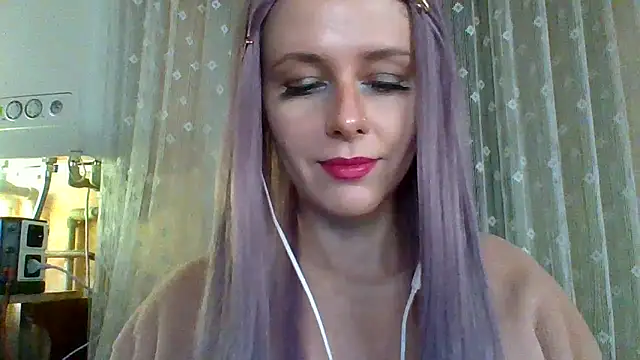 Snapshot of LuminousLady chatting on February 13, 9:49 pm LuminousLady online show from February 13, 9:49 pm