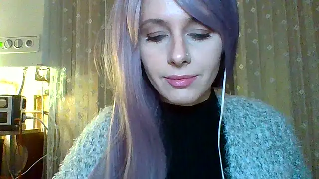 Snapshot of LuminousLady chatting on February 17, 4:20 am LuminousLady online show from February 17, 4:20 am