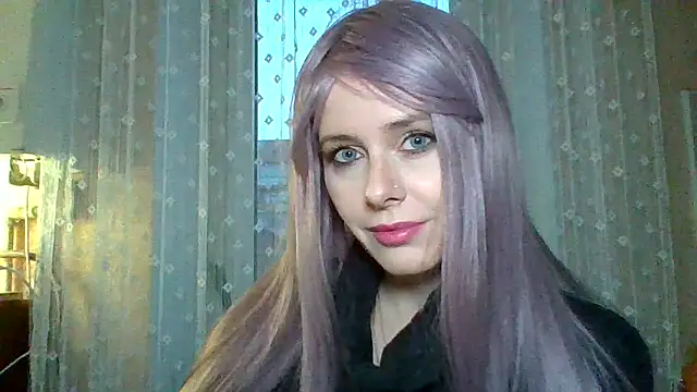 Snapshot of LuminousLady chatting on February 18, 4:58 am LuminousLady online show from February 18, 4:58 am