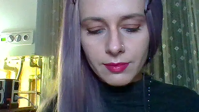 Snapshot of LuminousLady chatting on March 10, 9:29 pm LuminousLady online show from March 10, 9:29 pm