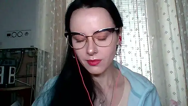 Snapshot of LuminousLady chatting on September 15, 7:19 am LuminousLady online show from September 15, 7:19 am