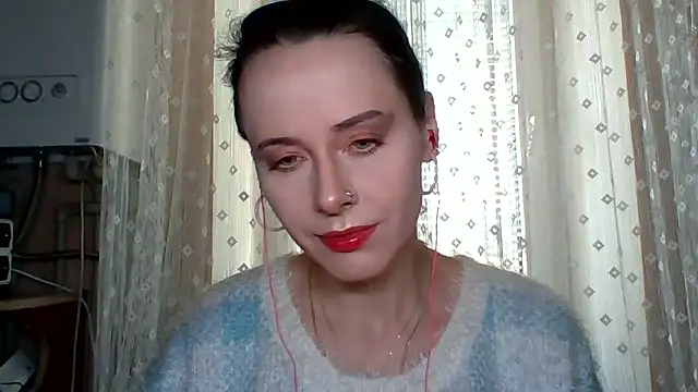 Snapshot of LuminousLady chatting on September 18, 6:15 am LuminousLady online show from September 18, 6:15 am