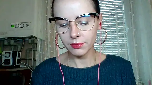 Snapshot of LuminousLady chatting on September 30, 7:24 am LuminousLady online show from September 30, 7:24 am