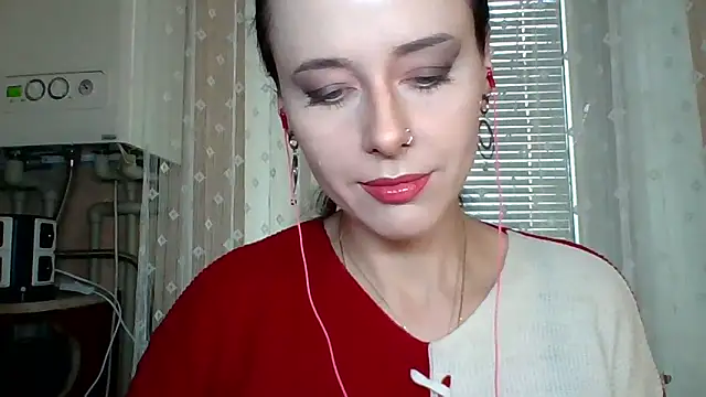 Snapshot of LuminousLady chatting on October 2, 7:26 am LuminousLady online show from October 2, 7:26 am