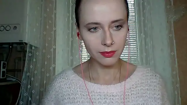 Snapshot of LuminousLady chatting on October 6, 12:57 pm LuminousLady online show from October 6, 12:57 pm