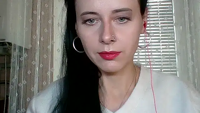 Snapshot of LuminousLady chatting on October 29, 10:17 am LuminousLady online show from October 29, 10:17 am