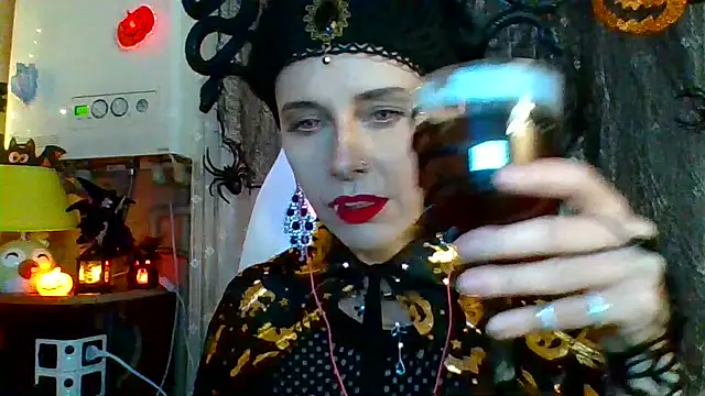 Snapshot of LuminousLady chatting on October 31, 6:20 pm LuminousLady online show from October 31, 6:20 pm