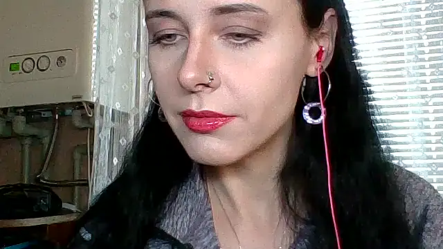 Snapshot of LuminousLady chatting on November 2, 10:28 am LuminousLady online show from November 2, 10:28 am