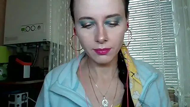 Snapshot of LuminousLady chatting on November 6, 11:00 am LuminousLady online show from November 6, 11:00 am