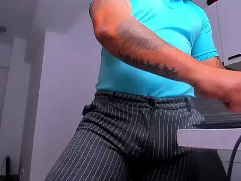 ZackMasterss online show from May 15, 11:01 pm