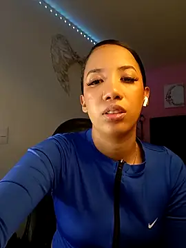 SallyWhitee online show from April 22, 5:32 am