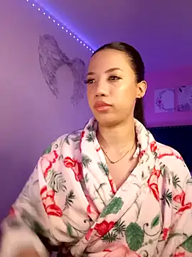 Snapshot of SallyWhitee chatting on May 23, 5:12 am SallyWhitee online show from May 23, 5:12 am