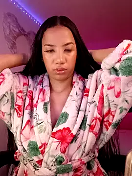 SallyWhitee online show from July 25, 4:43 am