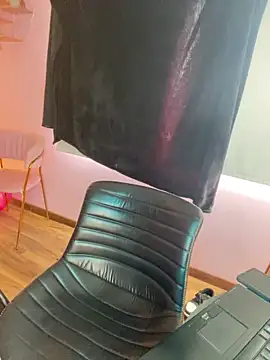 Snapshot of Valu_euphoria chatting on February 21, 7:54 pm Valu euphoria online show from February 21, 7:54 pm