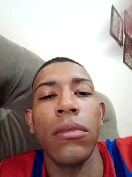 Snapshot of Mineirinho043 chatting on February 4, 12:00 pm Mineirinho043 online show from February 4, 12:00 pm