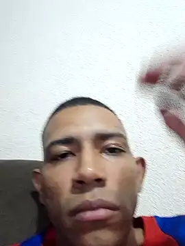 Snapshot of Mineirinho043 chatting on February 5, 12:10 am Mineirinho043 online show from February 5, 12:10 am