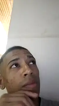 Snapshot of Mineirinho043 chatting on February 5, 4:37 am Mineirinho043 online show from February 5, 4:37 am