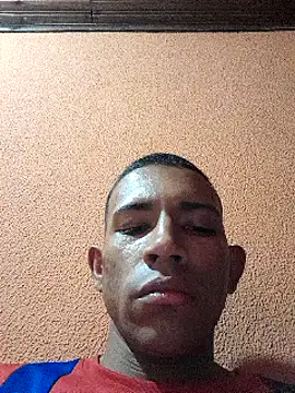 Snapshot of Mineirinho043 chatting on February 13, 10:22 pm Mineirinho043 online show from February 13, 10:22 pm