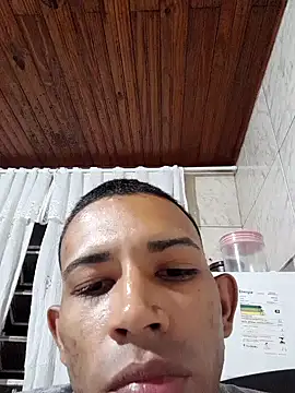 Snapshot of Mineirinho043 chatting on February 14, 3:11 am Mineirinho043 online show from February 14, 3:11 am