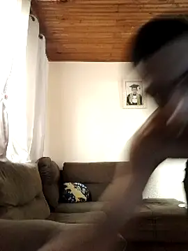 Snapshot of Mineirinho043 chatting on February 14, 5:46 pm Mineirinho043 online show from February 14, 5:46 pm