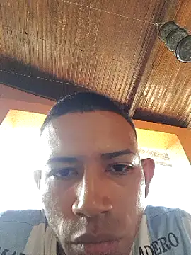 Snapshot of Mineirinho043 chatting on February 15, 4:01 pm Mineirinho043 online show from February 15, 4:01 pm