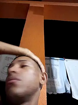 Snapshot of Mineirinho043 chatting on February 15, 11:47 pm Mineirinho043 online show from February 15, 11:47 pm