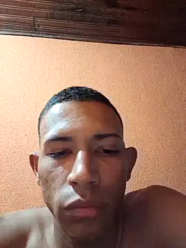 Snapshot of Mineirinho043 chatting on February 17, 2:31 am Mineirinho043 online show from February 17, 2:31 am