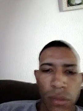 Snapshot of Mineirinho043 chatting on February 18, 6:47 pm Mineirinho043 online show from February 18, 6:47 pm