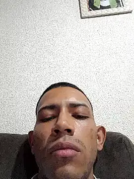 Snapshot of Mineirinho043 chatting on February 21, 11:21 pm Mineirinho043 online show from February 21, 11:21 pm