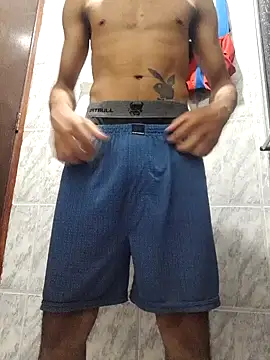 Snapshot of Mineirinho043 chatting on February 23, 2:18 am Mineirinho043 online show from February 23, 2:18 am