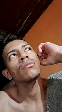 Snapshot of Mineirinho043 chatting on February 24, 10:58 pm Mineirinho043 online show from February 24, 10:58 pm