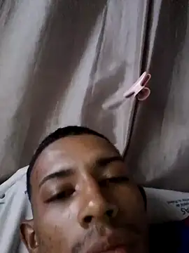 Snapshot of Mineirinho043 chatting on February 25, 5:08 am Mineirinho043 online show from February 25, 5:08 am