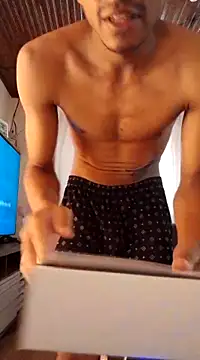 Snapshot of Mineirinho043 chatting on February 26, 4:56 pm Mineirinho043 online show from February 26, 4:56 pm