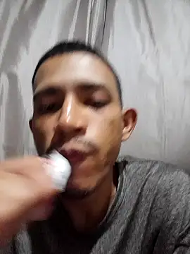 Snapshot of Mineirinho043 chatting on March 2, 10:27 pm Mineirinho043 online show from March 2, 10:27 pm