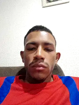 Snapshot of Mineirinho043 chatting on March 3, 1:31 am Mineirinho043 online show from March 3, 1:31 am