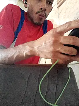 Snapshot of Mineirinho043 chatting on March 14, 5:13 pm Mineirinho043 online show from March 14, 5:13 pm