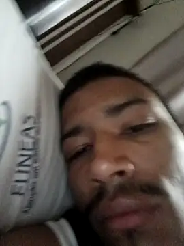 Snapshot of Mineirinho043 chatting on March 15, 10:46 am Mineirinho043 online show from March 15, 10:46 am