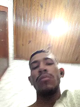 Snapshot of Mineirinho043 chatting on March 17, 2:45 pm Mineirinho043 online show from March 17, 2:45 pm