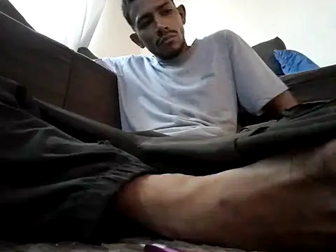 Snapshot of Mineirinho043 chatting on March 20, 7:14 pm Mineirinho043 online show from March 20, 7:14 pm