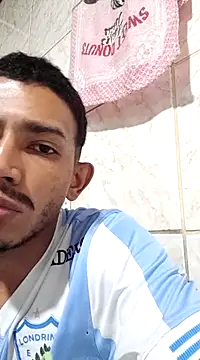 Snapshot of Mineirinho043 chatting on March 21, 11:01 pm Mineirinho043 online show from March 21, 11:01 pm