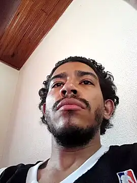 Snapshot of Mineirinho043 chatting on October 6, 2:58 pm Mineirinho043 online show from October 6, 2:58 pm