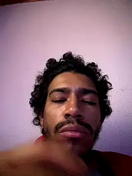 Snapshot of Mineirinho043 chatting on October 9, 10:13 am Mineirinho043 online show from October 9, 10:13 am