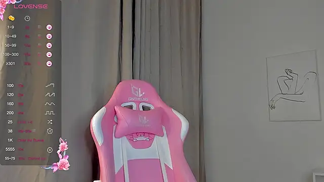 Mimi Webb online show from February 23, 2:35 pm