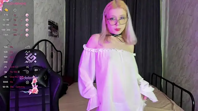 Mimi Webb online show from March 2, 11:29 am