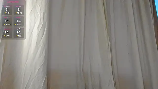 Mimi Webb online show from March 5, 11:28 am