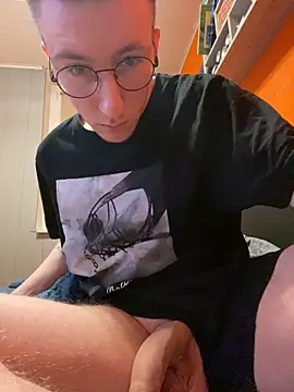 ItsMeLumisch online show from February 27, 12:10 am