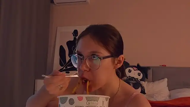 Snapshot of Mia_Luw chatting on September 19, 2:35 am Mia Luw online show from September 19, 2:35 am