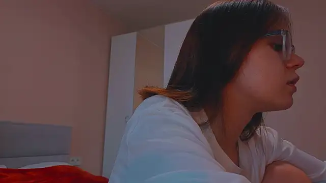 Snapshot of Mia_Luw chatting on October 1, 8:31 am Mia Luw online show from October 1, 8:31 am