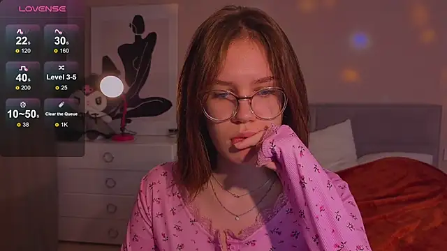 Snapshot of Mia_Luw chatting on October 13, 4:45 am Mia Luw online show from October 13, 4:45 am